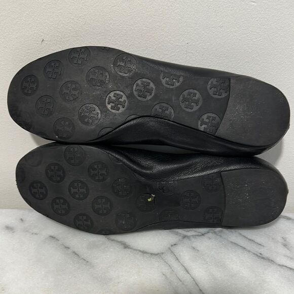 Tory Burch Black Leather Flats with Iconic silver Logo sz 7.5 - Picture 4 of 12